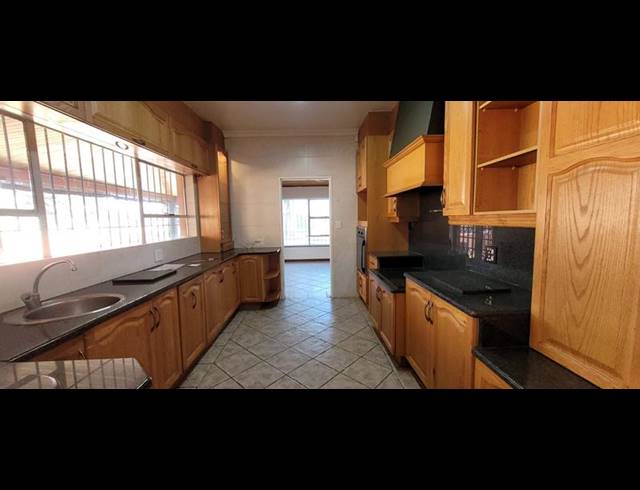 4 BEDROOM HOUSE FOR SALE IN GLENVISTA